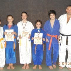 Judo: Două medalii de aur și una de argint obținute de judokanii pregătiți de Vasile Bodea la Cupa Mureșul