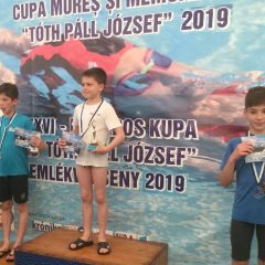 Înot: Șerban Radu și Lorena Otvoș, remarcații Clubului Sportiv Tibi într-un concurs dificil la Târgu Mureș!